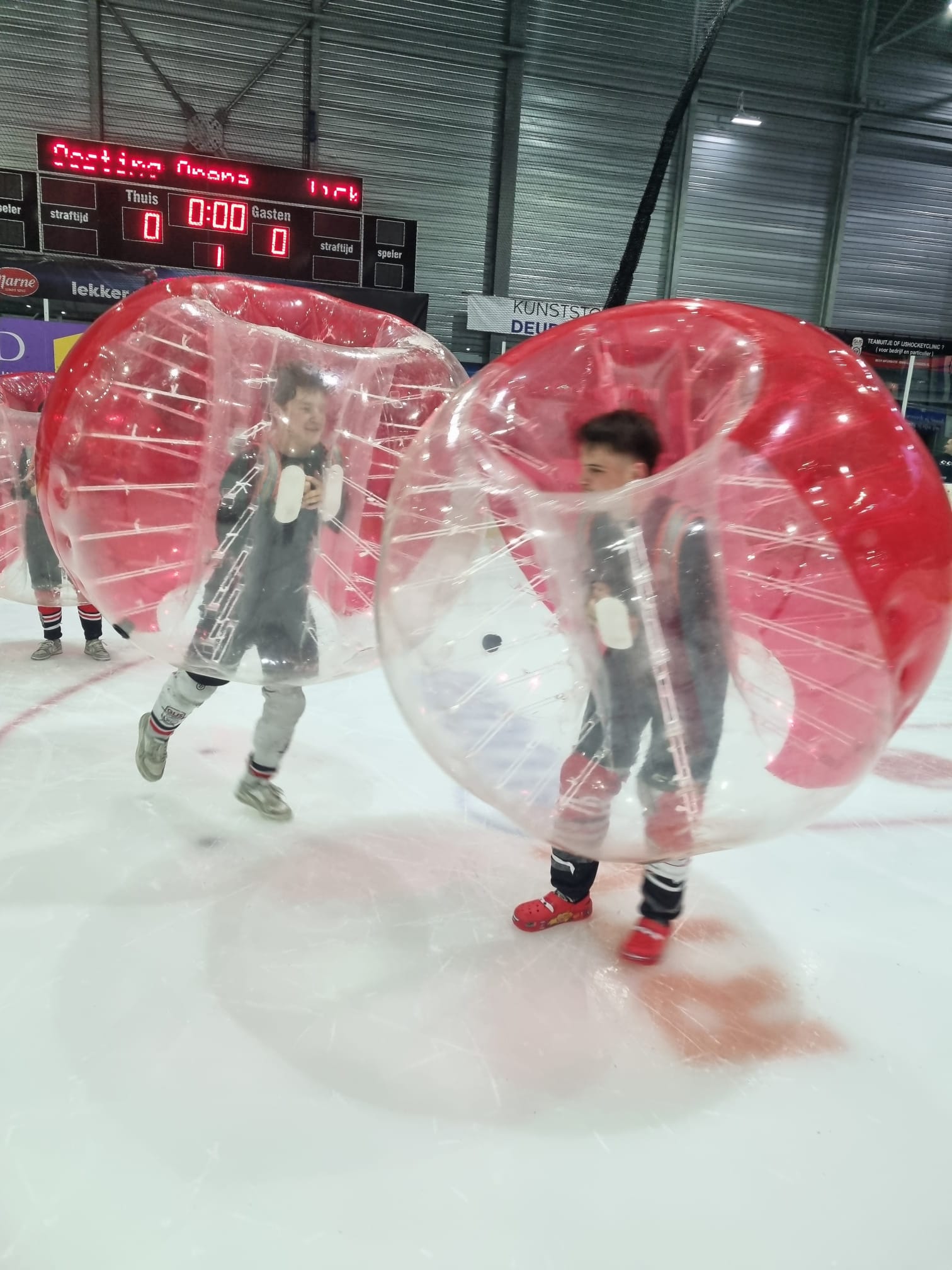 bubbelvoetbal op ijs 2